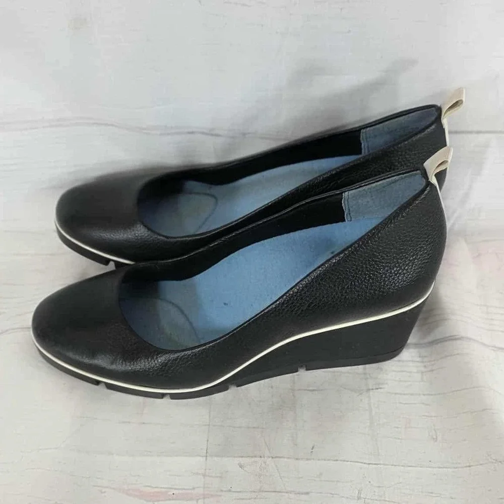 Betabrand Onyx Black Leather All Weather Wedges - Womens Size 8.5